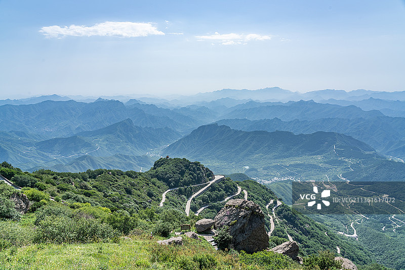 夏天远望远山山脉图片素材