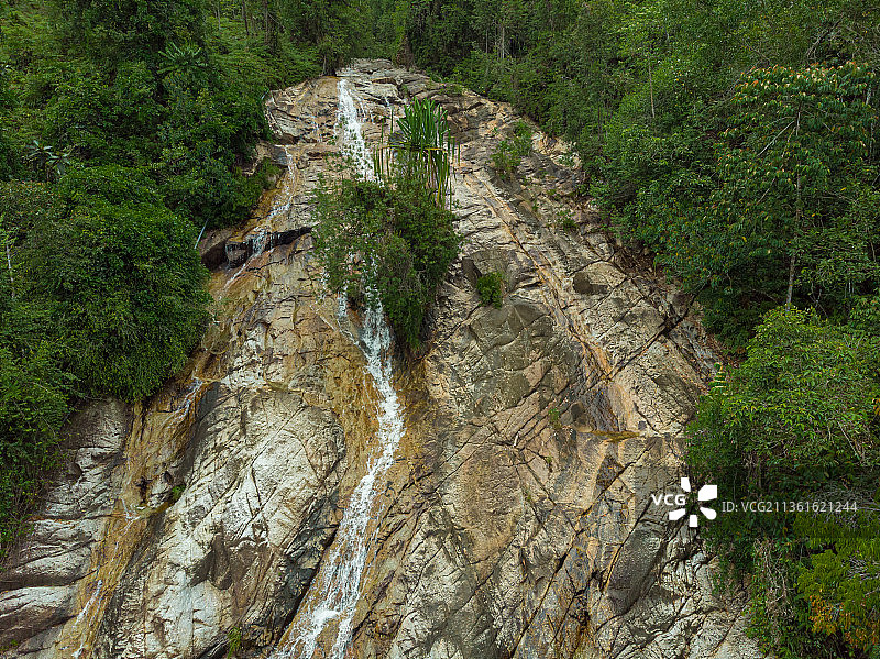 无人机拍摄的马来西亚怡保的瀑布图片素材