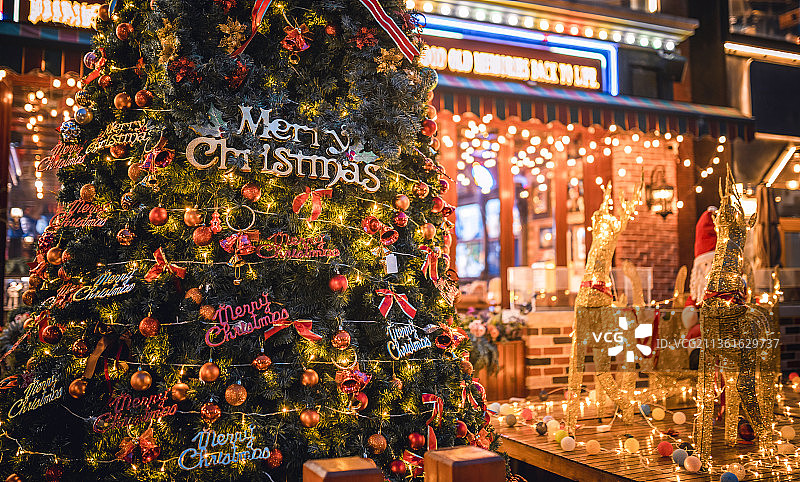 圣诞节夜景灯光秀图片素材