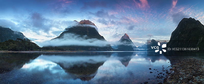 米尔福德峡湾湖泊天空全景图片素材