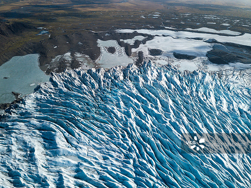 南极洲：白雪皑皑的景观的鸟瞰图图片素材