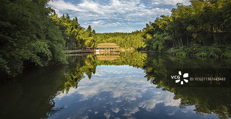 明媚的海中海风光图片素材