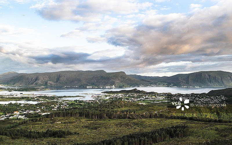 挪威Fosnavag景观，天空背景下的壮丽海景图片素材