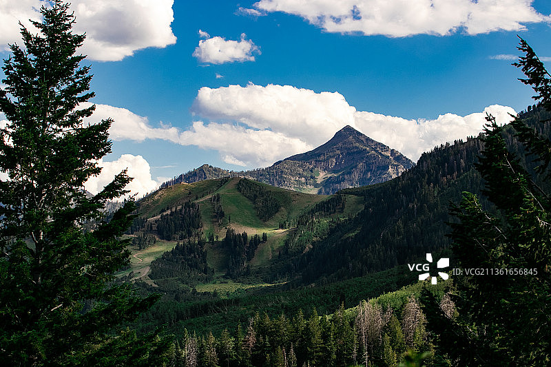 圣丹斯山脉天空美景，美国犹他州图片素材