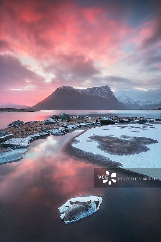 罗弗敦群岛壮丽日落海景图片素材