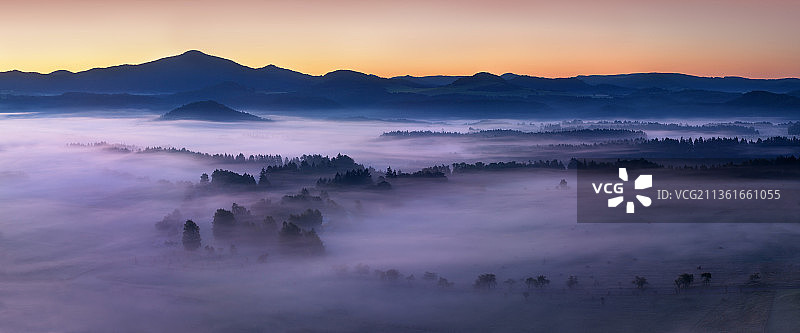 萨克森-波西米亚瑞士日落山景，捷克图片素材