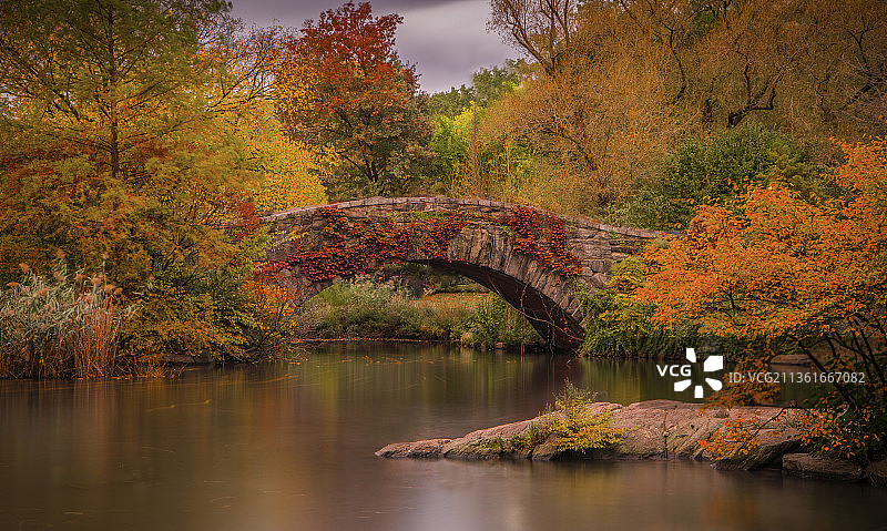 美国纽约中央公园盖普斯托桥秋季湖泊美景图片素材