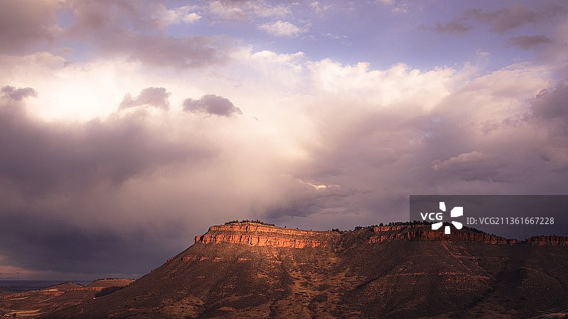 聚光灯下的山脊（美国科罗拉多州）图片素材