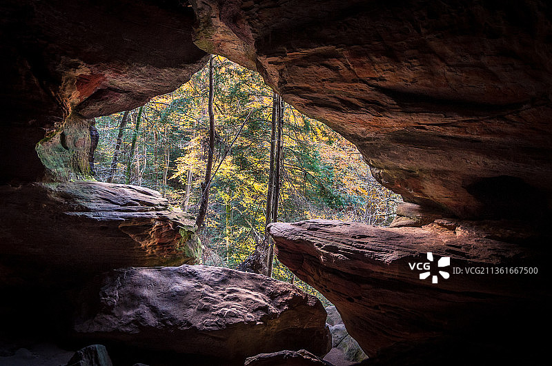 美国俄亥俄州劳雷尔镇的洞穴景观图片素材