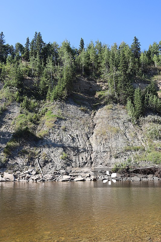 加拿大恩特威斯尔的彭比纳河风光图片素材