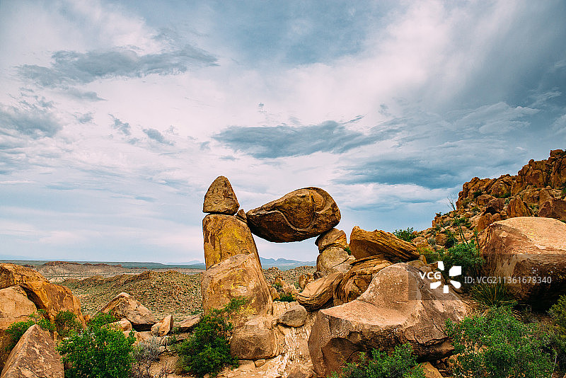 美国德克萨斯州大弯国家公园的平衡石图片素材