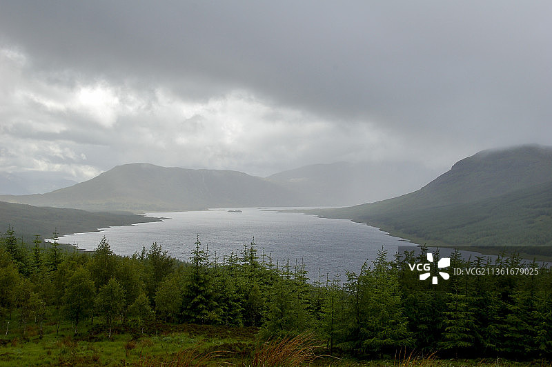 苏格兰洛伊恩湖的湖光山色图片素材