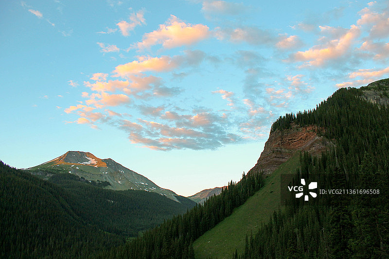 阿尔卑斯山的辉光，科罗拉多州锡尔弗顿山脉的风景图片素材