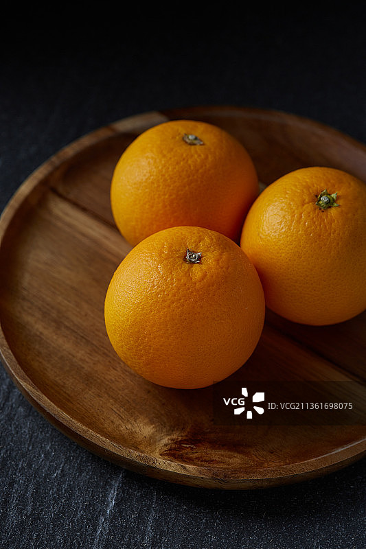 桌子上的橙子特写图片素材