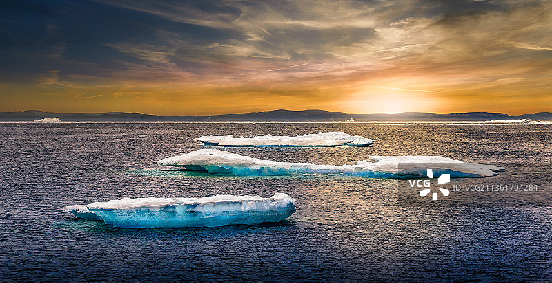 加拿大纽芬兰浮冰日落海景图片素材