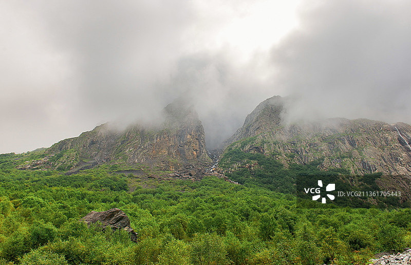 俄罗斯北奥塞梯-高加索山脉的壮丽山景图片素材