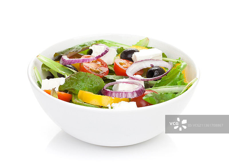 白色背景碗里的新鲜健康沙拉特写图片素材