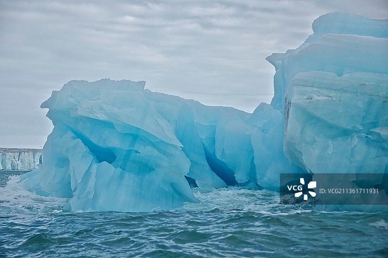 南极洲的冰山海中冰山的壮丽景色图片素材
