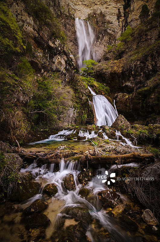 西班牙阿尔瓦塞特森林瀑布风景图片素材