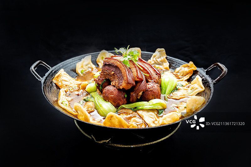 徐州名吃创意菜地锅鸡把子肉图片素材