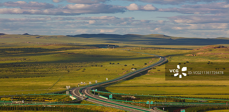 草原公路图片素材