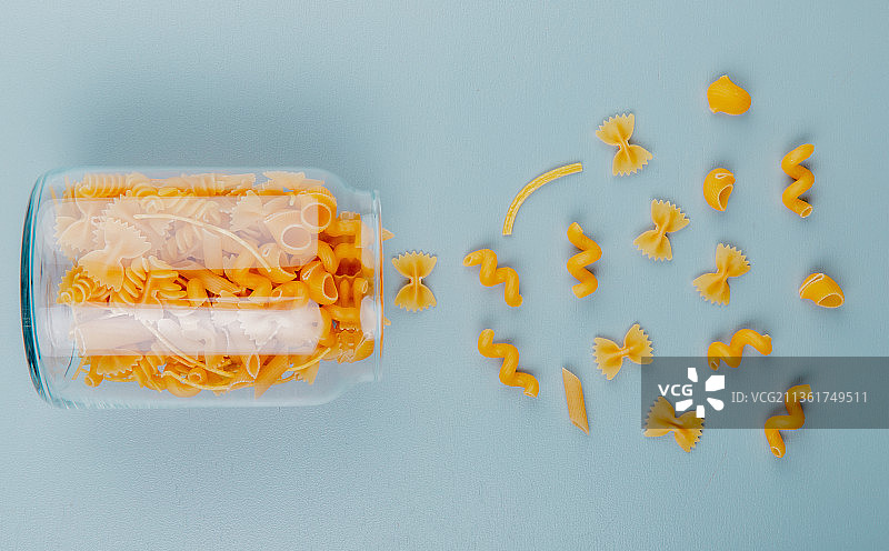 领结型意大利面的俯视照片图片素材