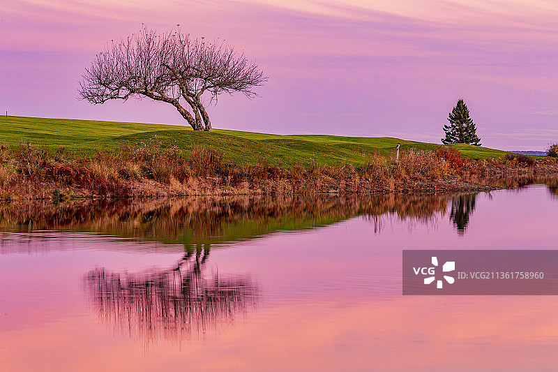 加拿大新斯科舍省切斯特日落时分的湖泊美景图片素材