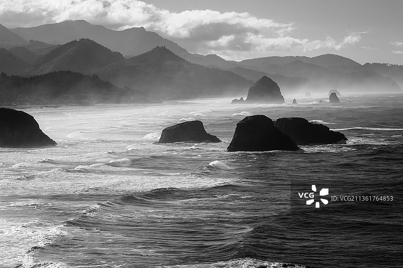 俄勒冈州干草堆岩海景山景图片素材