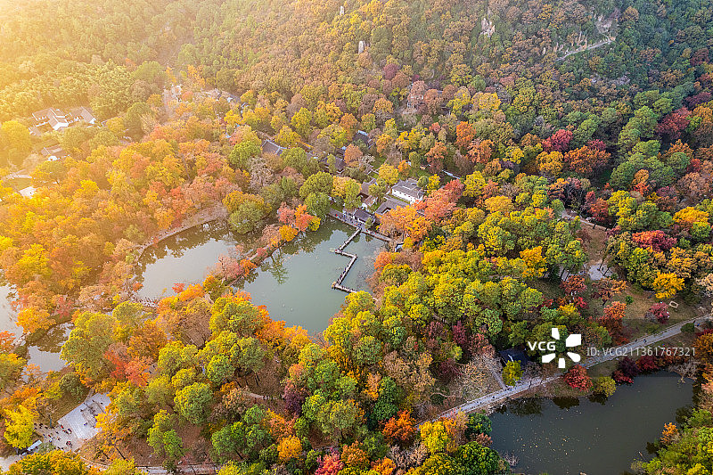 苏州 天平山 枫叶 湖面图片素材