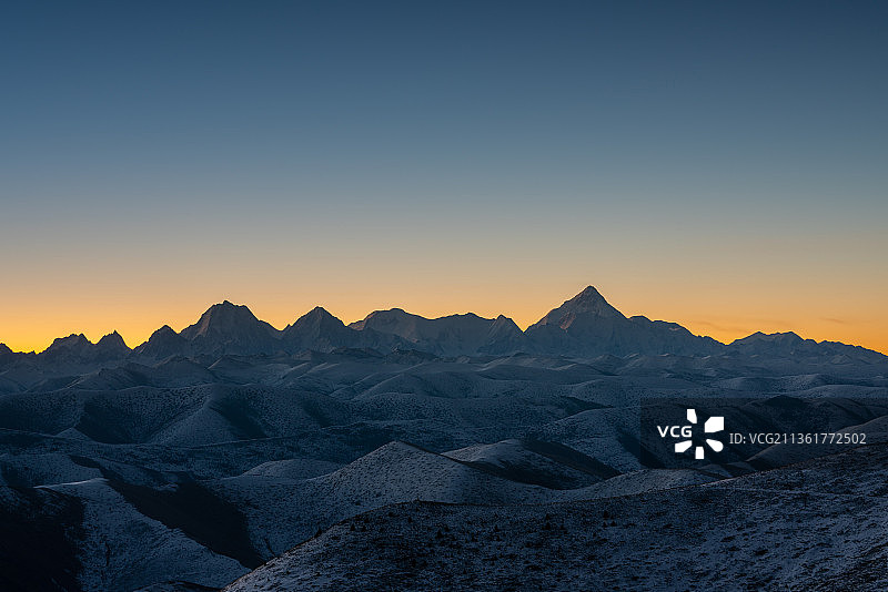 川西、鱼子西、塔公草原、雪山、雅拉雪山、贡嘎神山、最美雪山、蓝天、白云、夕阳图片素材