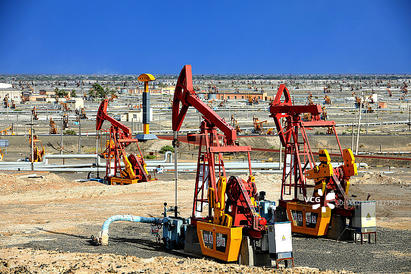 新疆克拉玛依百里油区图片素材