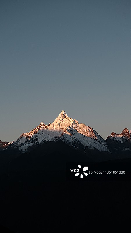 云南梅里缅茨姆峰图片素材