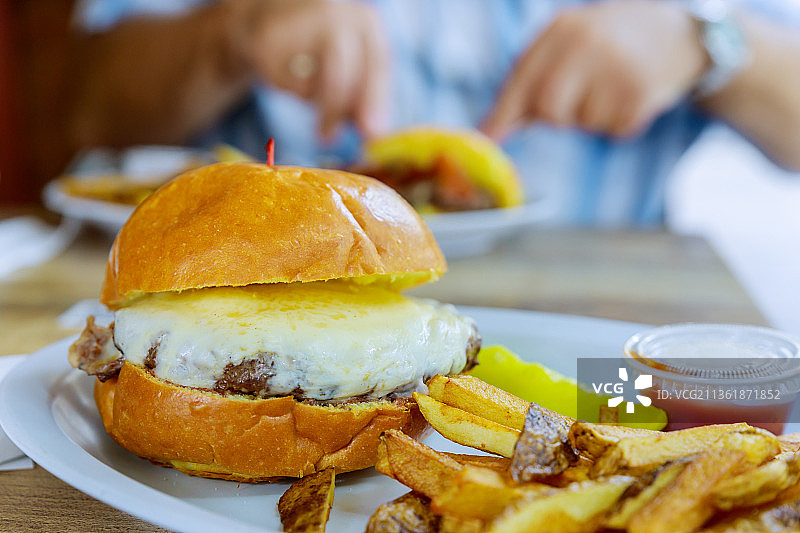 奶酪炸薯条汉堡图片素材