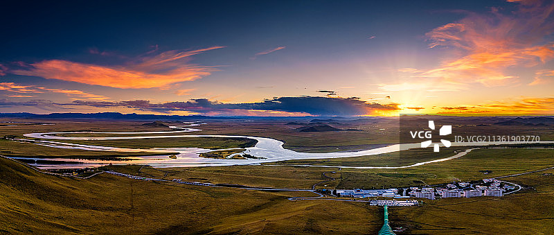 四川阿坝州若尔盖九曲黄河第一湾风光图片素材