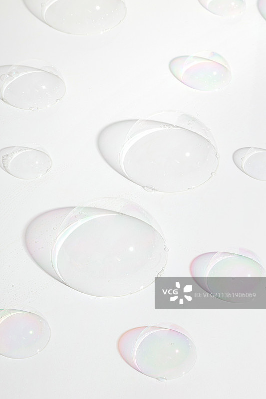 带有阴影的透明肥皂泡半球图片素材