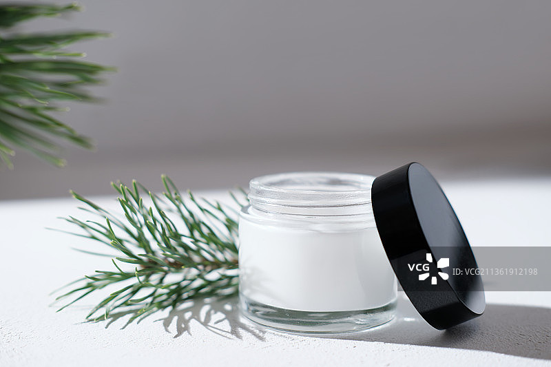 干燥肌肤冬季舒缓滋养冷防护霜图片素材