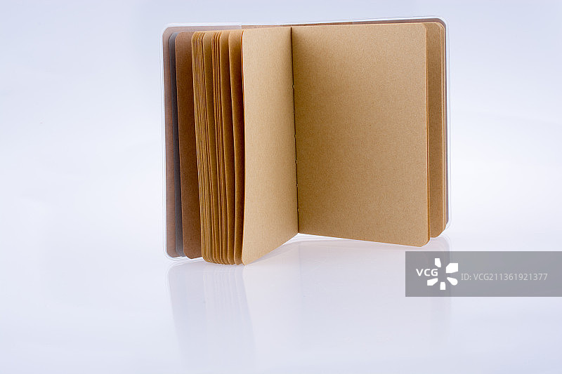 棕色打开页面的笔记本图片素材