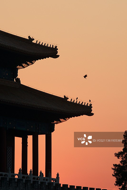 夕阳下的古典建筑神武门剪影北京图片素材