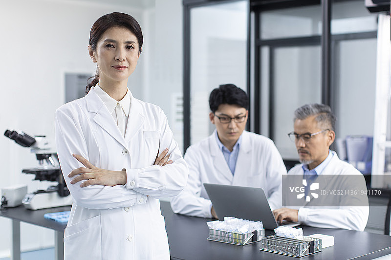 医学研究员肖像图片素材