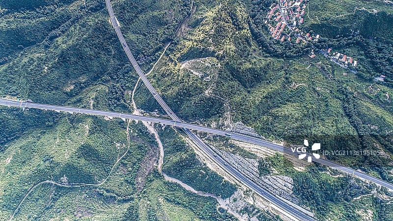 京藏高速路郊外风景俯视图图片素材