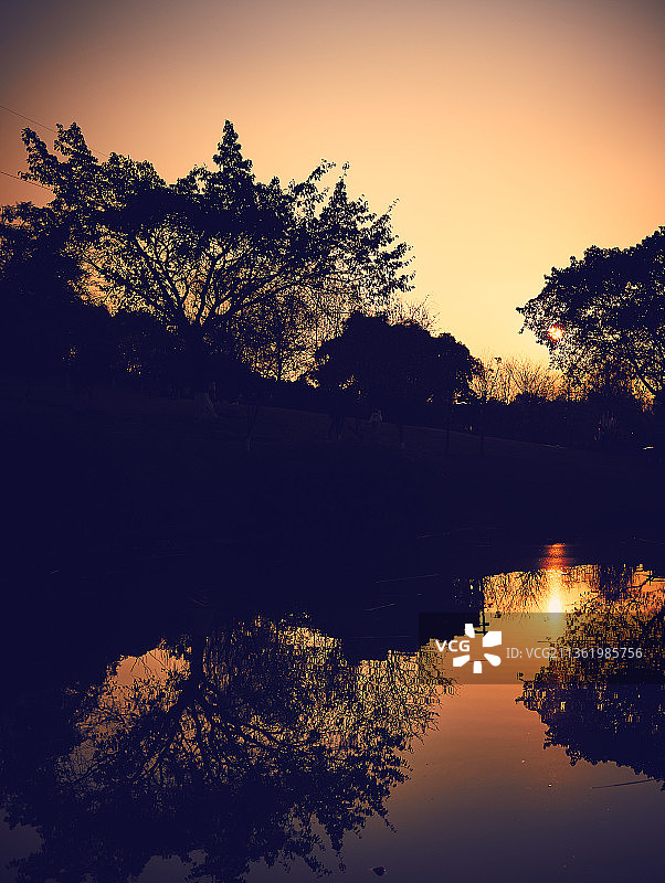 近黄昏图片素材