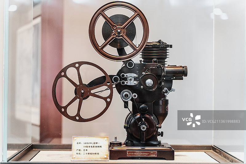 长春长影旧址博物馆馆藏的老式胶片电影录像机图片素材