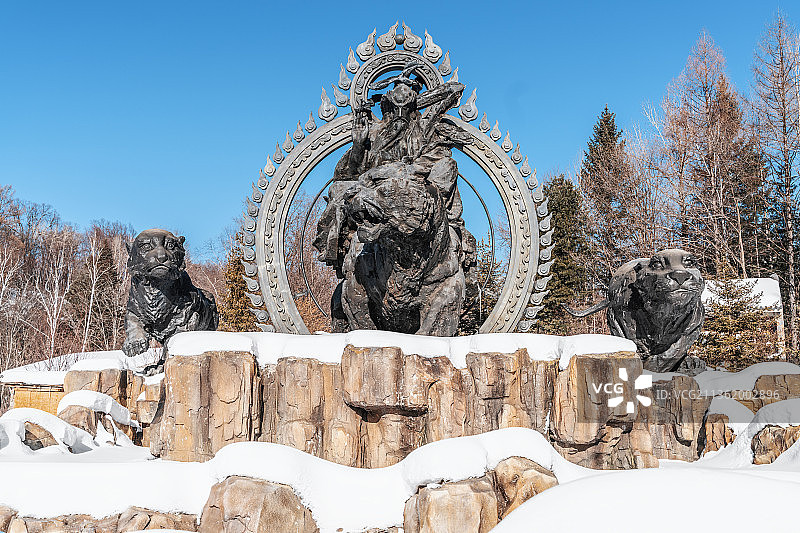 长白山讷殷古城内的长白山之神像广场图片素材