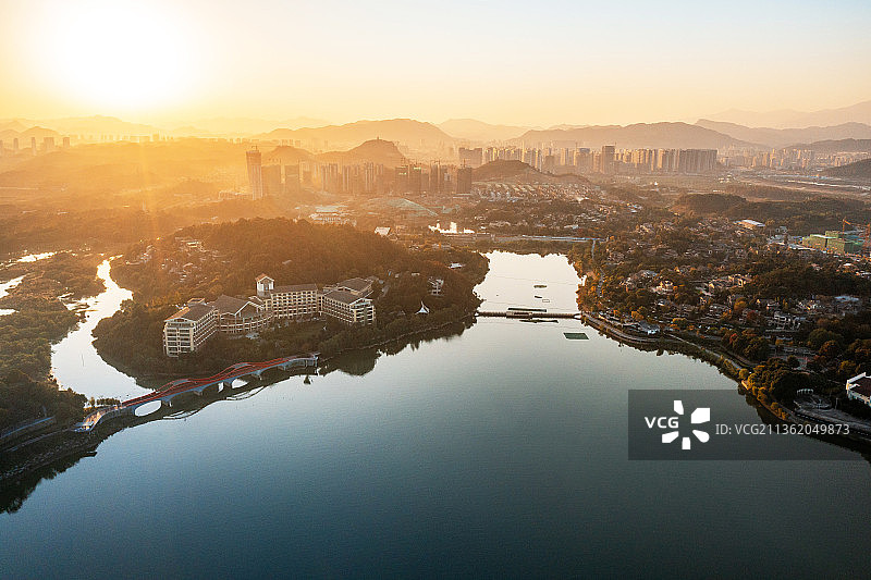 杭州临安青山湖秋景图片素材