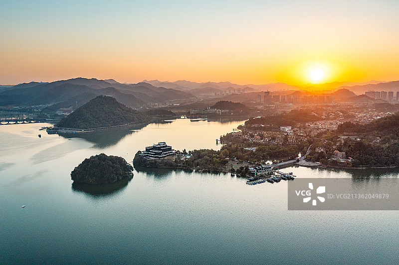 杭州临安青山湖秋景图片素材
