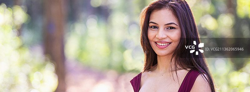 公园里的女人图片素材