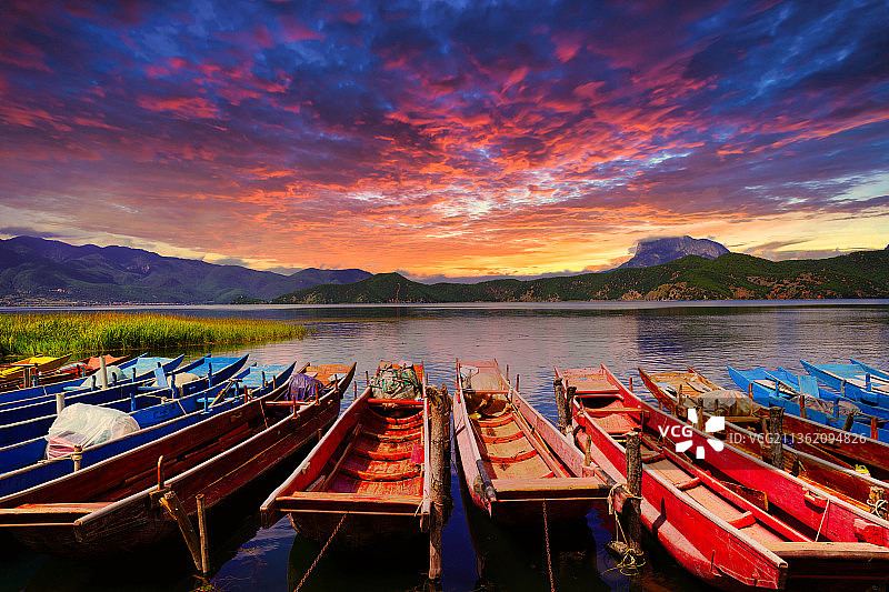 泸沽湖黄昏图片素材