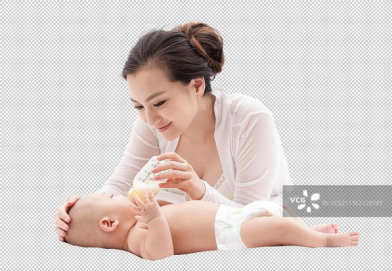 幸福妈妈给孩子喂图片素材