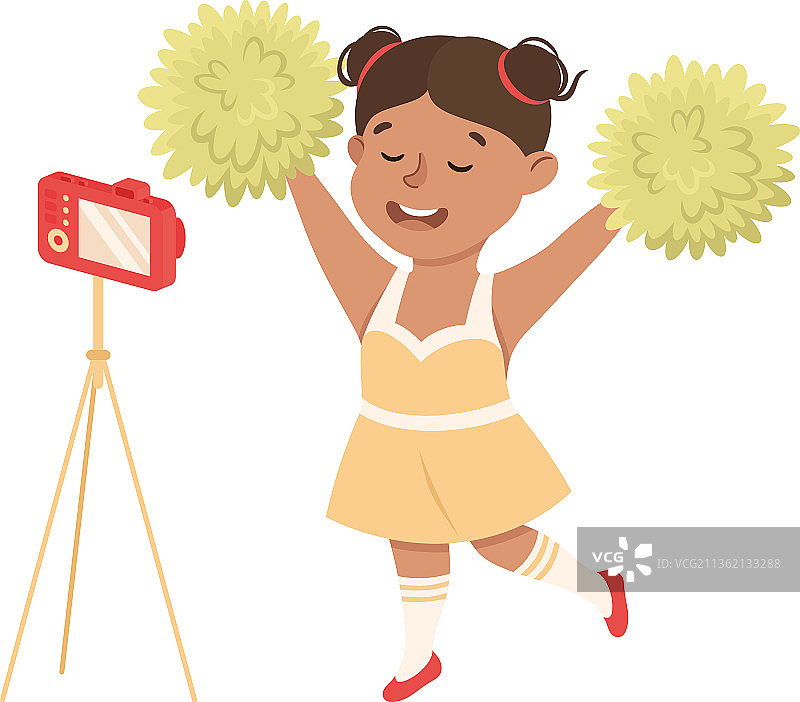 可爱女孩用相机录制视频图片素材