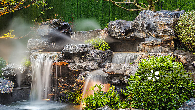 中式园林中的假山图片素材